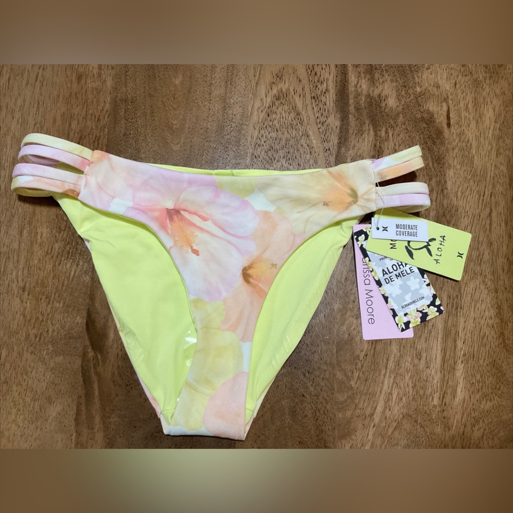 Womens Bikini Bottom NWT Size S Aloha Carissa Moore